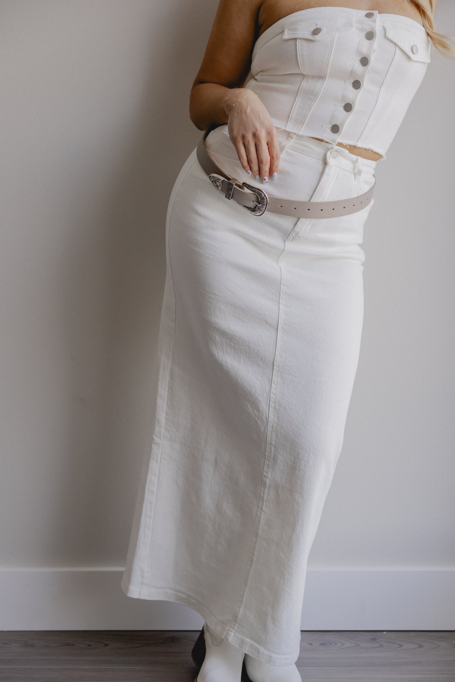 Load image into Gallery viewer, Total Attitude Denim Midi Skirt White
